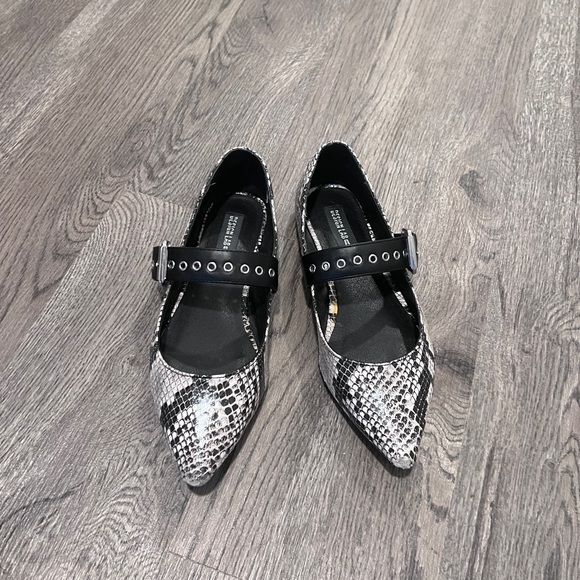 Design Lab Flats - Picture 1 of 3